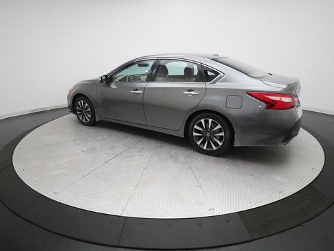 Used 2016 Nissan Altima 2.5 SV w/ Convenience Package image 12