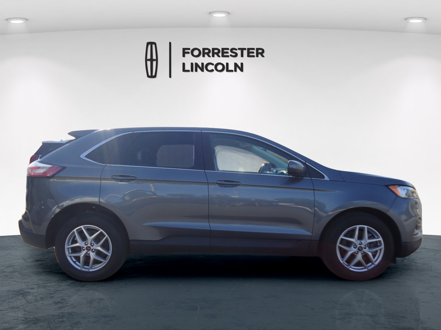 Used 2022 Ford Edge SEL w/ Convenience Package AWD/4WD image 2