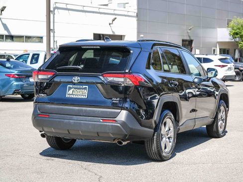 Used 2025 Toyota RAV4 XLE AWD/4WD image 6
