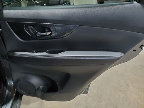 Used 2016 Nissan Rogue SL w/ SL Premium Package FWD image 24