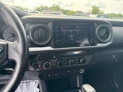 Used 2017 Toyota Tacoma 4x4 Double Cab image 30
