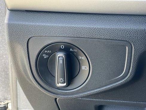Used 2023 Volkswagen Atlas Cross Sport SE FWD image 17
