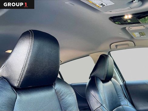 Used 2023 Toyota Venza LE AWD/4WD image 13