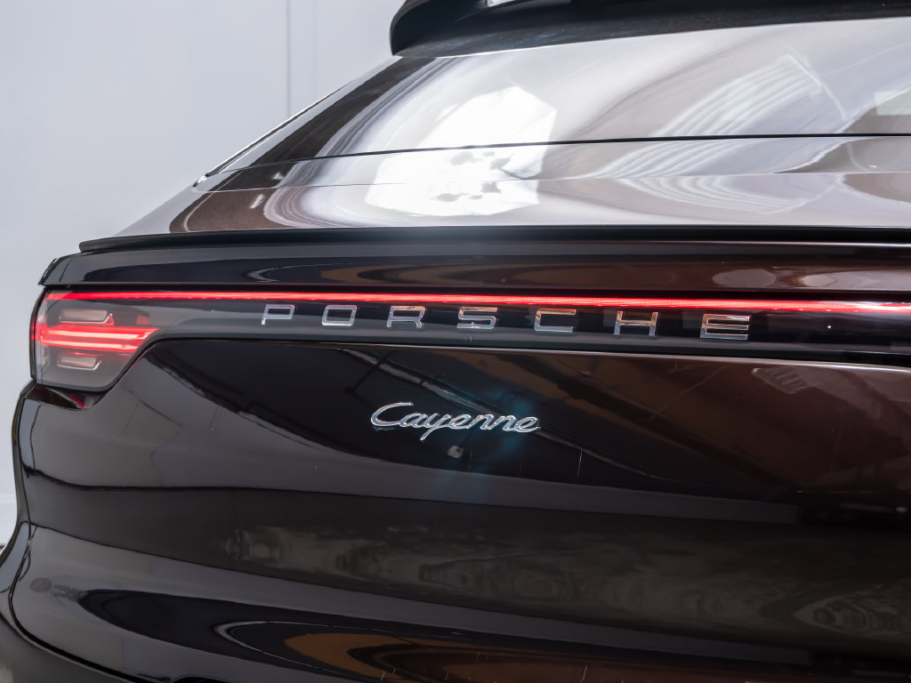 Used 2023 Porsche Cayenne Coupe AWD/4WD image 13