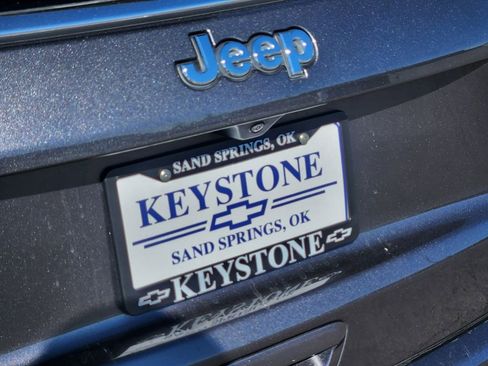 Used 2023 Jeep Compass Limited image 11