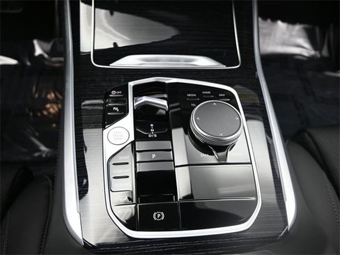 New 2026 BMW X5 xDrive40i w/ M Sport Package image 12