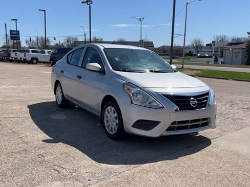 Used 2019 Nissan Versa S image 3