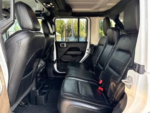 Used 2020 Jeep Wrangler Unlimited Sahara w/ LED Lighting Group AWD/4WD image 17