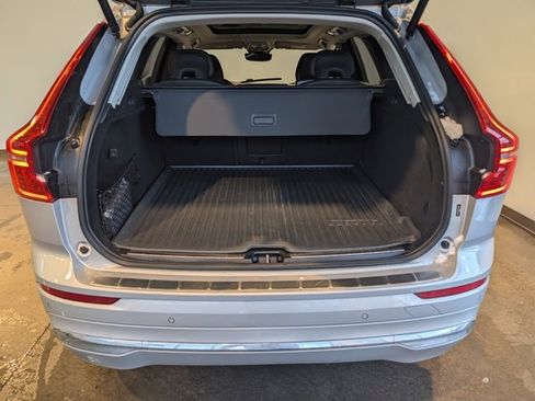 Used 2023 Volvo XC60 B5 Ultimate w/ Climate Package image 5