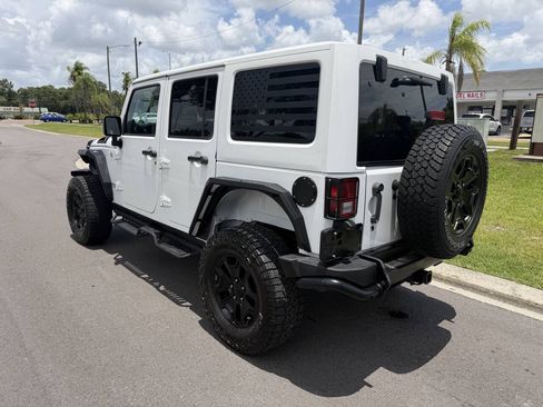 Used 2013 Jeep Wrangler Unlimited Sahara AWD/4WD image 3