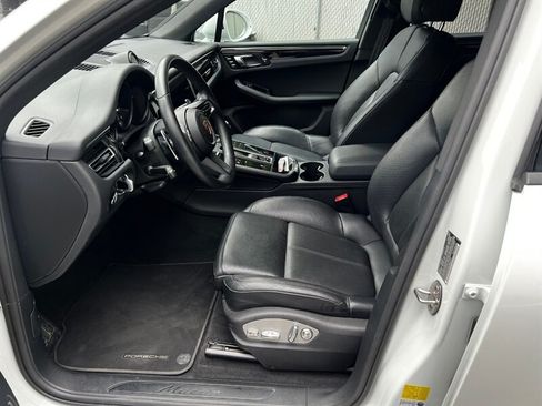 Used 2025 Porsche Macan w/ Premium Package Plus AWD/4WD image 17