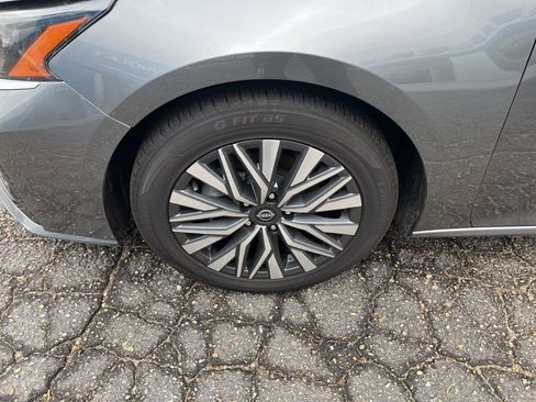 Used 2024 Nissan Altima 2.5 SV FWD image 39