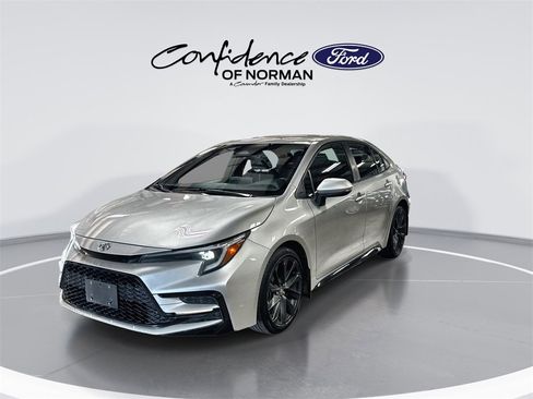 Used 2024 Toyota Corolla SE image 3