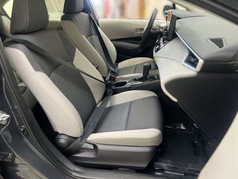 Used 2025 Toyota Corolla LE image 24