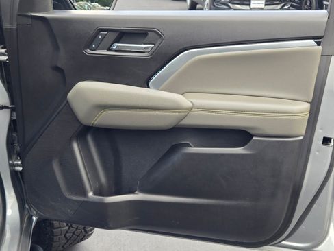 Used 2023 Chevrolet Colorado ZR2 w/ ZR2 Convenience Package III AWD/4WD image 6