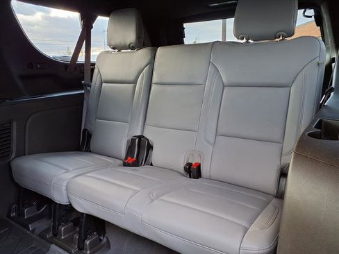 Used 2024 Chevrolet Suburban Z71 w/ Luxury Package image 9