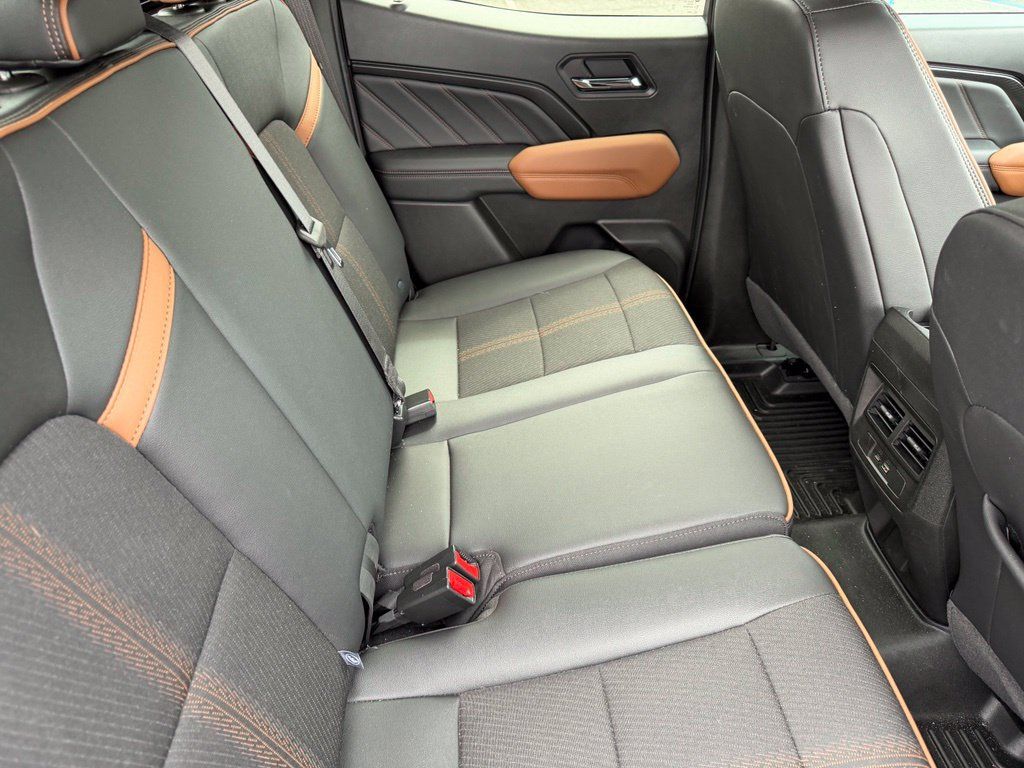 Used 2025 GMC Canyon AT4 w/ Nightfall Edition AWD/4WD image 17