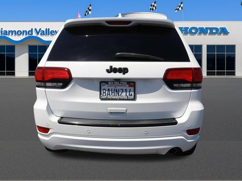 Used 2017 Jeep Grand Cherokee Altitude RWD image 5