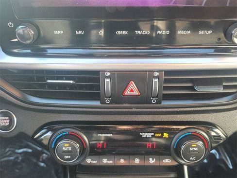 Used 2022 Kia Forte GT-Line image 26