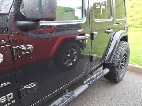 Used 2023 Jeep Wrangler Unlimited Sahara AWD/4WD image 6