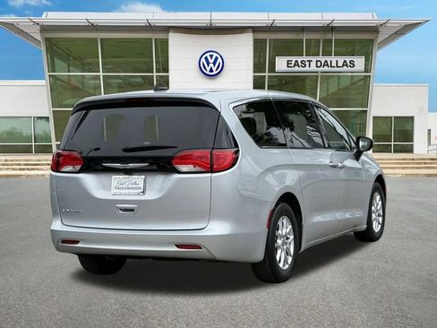 Used 2023 Chrysler Voyager LX FWD image 3