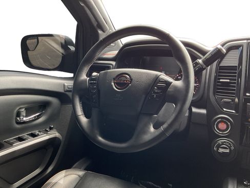 Used 2024 Nissan Titan PRO-4X w/ Pro-4x Convenience Package AWD/4WD image 11