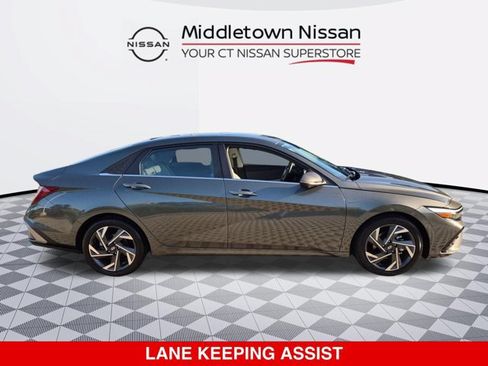 Used 2024 Hyundai Elantra Limited FWD image 2