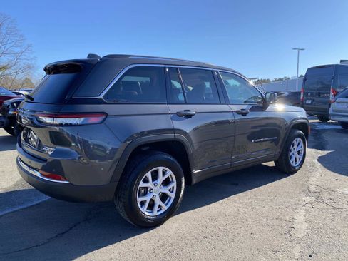 Used 2022 Jeep Grand Cherokee Limited image 3
