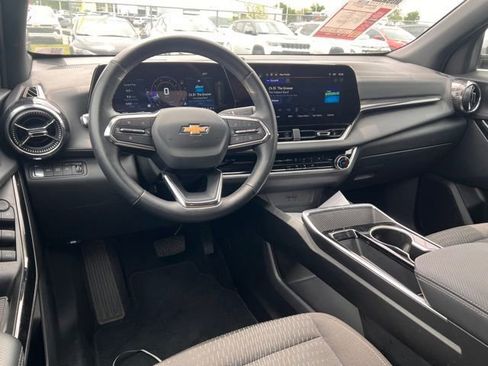 Used 2025 Chevrolet Equinox LT AWD/4WD image 13