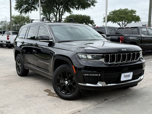 Used 2022 Jeep Grand Cherokee L Limited w/ Luxury Tech Group II image 2