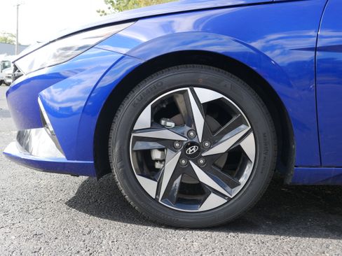 Used 2023 Hyundai Elantra Limited image 11
