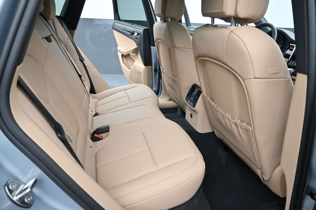 New 2026 Porsche Macan AWD/4WD image 23