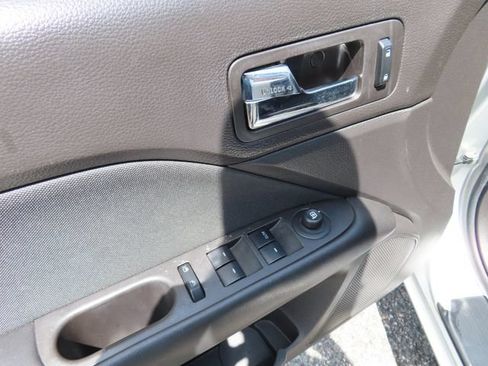 Used 2010 Ford Fusion SE FWD image 12