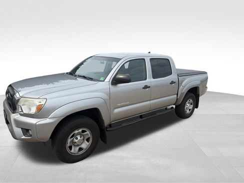 Used 2015 Toyota Tacoma PreRunner w/ SR5 Package RWD image 4