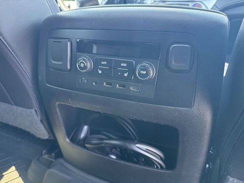 Used 2018 Chevrolet Suburban LT AWD/4WD image 30