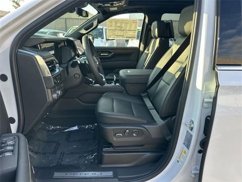 New 2026 GMC Yukon XL Denali w/ Denali Reserve Package image 22