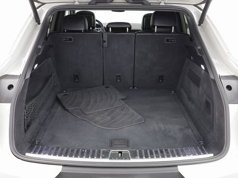 Used 2022 Porsche Cayenne Platinum Edition image 20