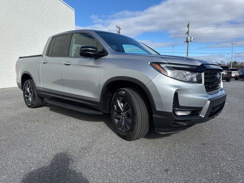 Used 2021 Honda Ridgeline Sport image 3