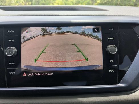 Used 2022 Volkswagen Taos SE FWD image 24