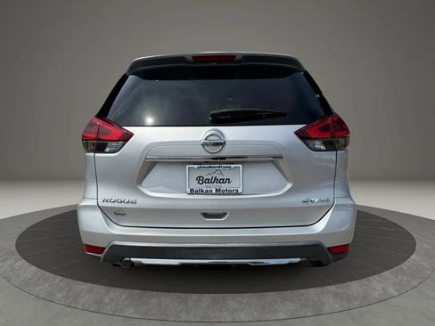 Used 2018 Nissan Rogue SV AWD/4WD image 4