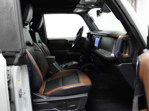 Used 2022 Ford Bronco Outer Banks image 16