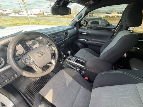 Used 2023 Toyota Tacoma TRD Sport image 14