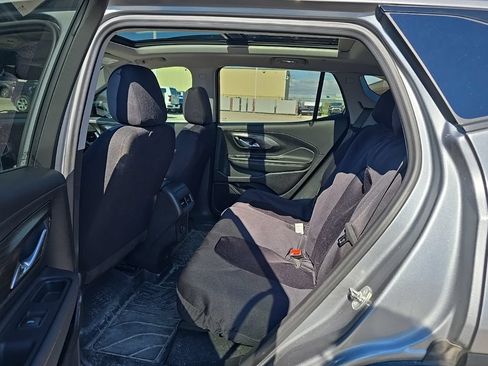 Used 2024 GMC Terrain SLE w/ GMC Pro Grade Package AWD/4WD image 13