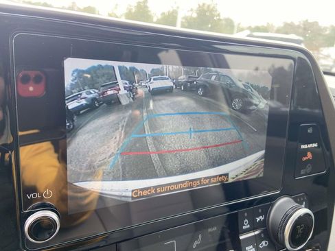 Used 2023 Toyota Highlander XLE image 24