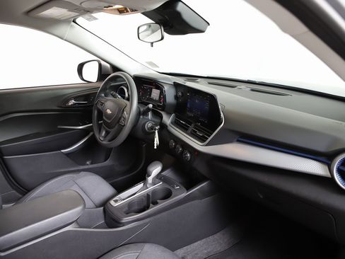 Used 2024 Chevrolet Trax LS w/ LS Convenience Package image 8