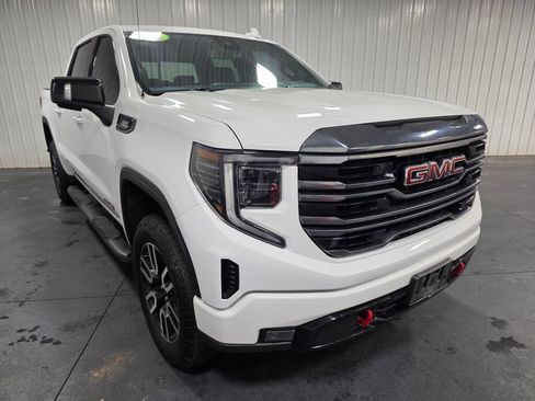 Used 2022 GMC Sierra 1500 AT4 w/ AT4 Preferred Package AWD/4WD image 2