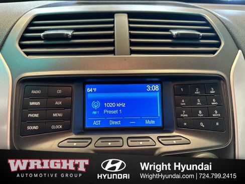 Used 2015 Ford Explorer XLT image 28