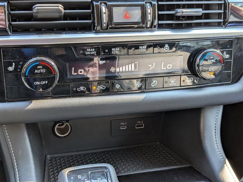 Used 2022 Nissan Pathfinder SL w/ SL Black Package image 31