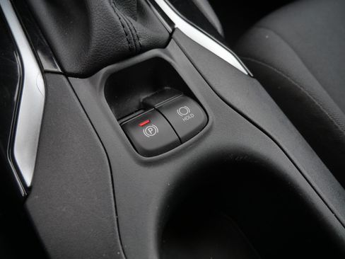 Certified 2025 Toyota Corolla Cross LE image 33