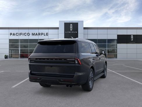 New 2026 Lincoln Navigator Premiere AWD/4WD image 8